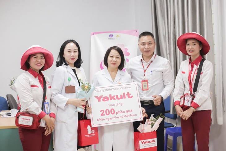 Yakult Lady đồng hành cùng bệnh nhân ung thư vú - Ảnh 2.