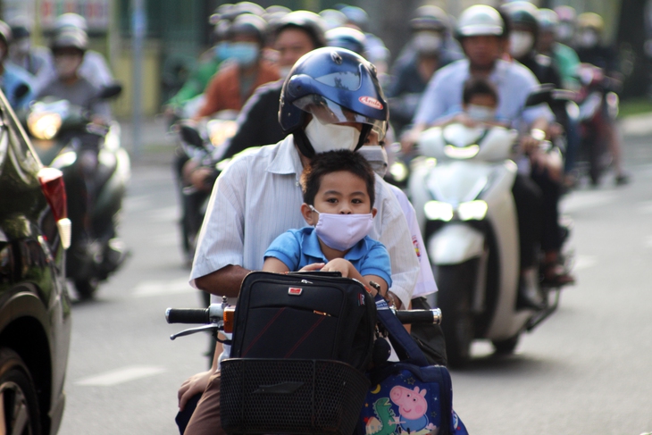 Học kỹ năng sống trong trường: ‘Không đăng ký con sẽ bơ vơ’ - Ảnh 1.