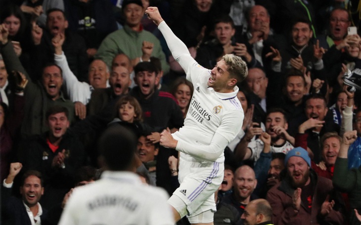 Video: Siêu phẩm sút phạt với vận tốc 108km/h của Valverde - Ảnh 2.