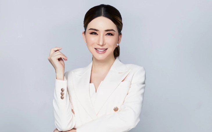 Chấn động: Miss Universe về tay tỉ phú chuyển giới Thái Lan