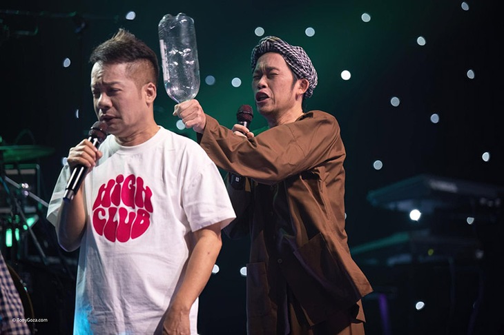 Ảnh vui sao Việt 26-10: Hoài Linh tất bật chạy show ở Mỹ - Ảnh 1. Ảnh vui sao Việt 26-10: Hoài Linh tất bật chạy show ở Mỹ - Ảnh 1.
