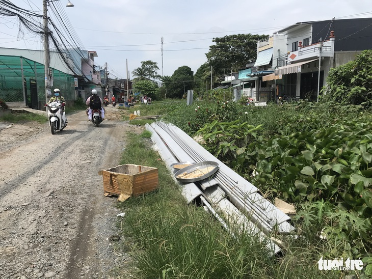 Dân kêu khổ vì công trình kè rạch tại trung tâm TP Long Xuyên nằm ì nhiều tháng - Ảnh 4.