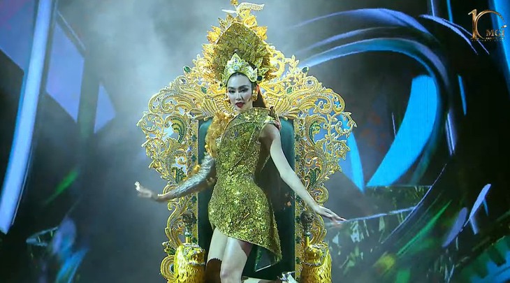 10 tháng đương nhiệm Miss Grand Thùy Tiên có 9 lần trao vương miện cho tân hoa hậu - Ảnh 1.