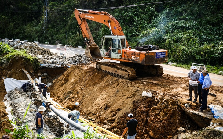 Khẩn trương khắc phục sạt lở đường lên bán đảo Sơn Trà, nối lại hoạt động tham quan