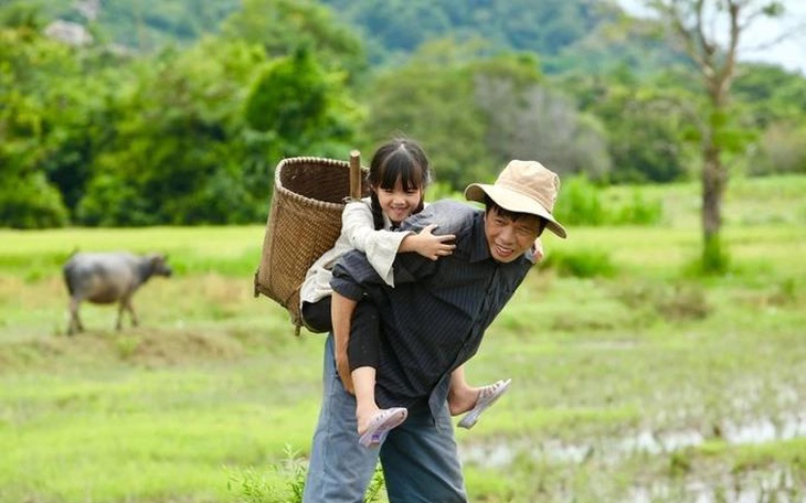 Thái Hòa, Ngọc Lan, Cao Minh Đạt, Minh Luân… và tình cha ngọt ngào trong Mẹ rơm