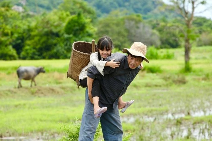 Thái Hòa, Ngọc Lan, Cao Minh Đạt, Minh Luân… và tình cha ngọt ngào trong Mẹ rơm - Ảnh 3.