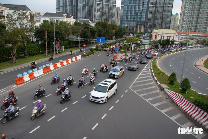 Sự cố cầu vượt Nguyễn Hữu Cảnh: Rà soát nhà thầu liên quan, ngừng trả tiền - Ảnh 1.