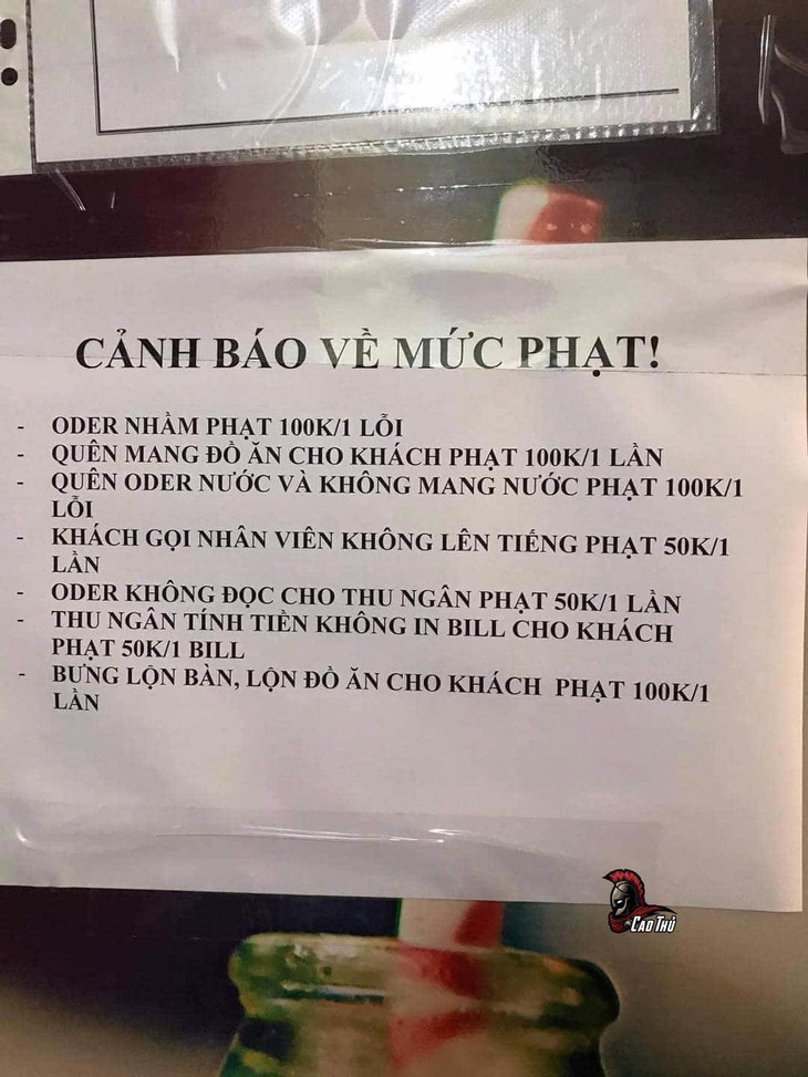 Ảnh vui 31-10: Ăn phở thì nhớ cho tương ớt vô mới ngon, anh trai! - Ảnh 2.