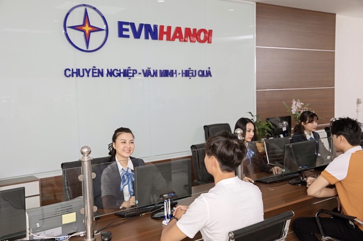 EVNHANOI: 100% khách hàng thanh toán tiền điện không dùng tiền mặt - Ảnh 2.