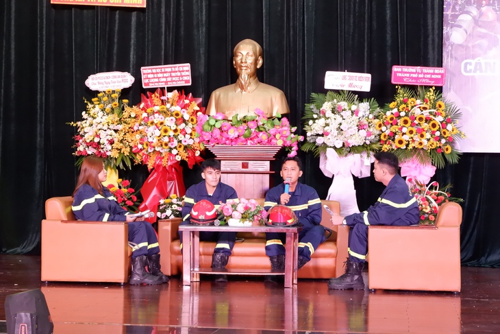 ‘Làm việc ở nơi ai cũng tìm cách thoát ra, còn chúng tôi lao vào’ - Ảnh 3. ‘Làm việc ở nơi ai cũng tìm cách thoát ra, còn chúng tôi lao vào’ - Ảnh 3.