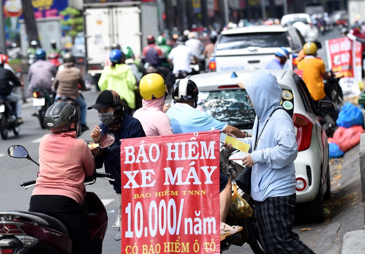 Nên để tự nguyện mua bảo hiểm xe máy thay vì bắt buộc - Ảnh 1.