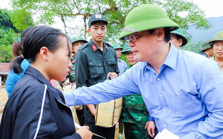 ‘Không để người dân thiếu ăn, thiếu chỗ ngủ’ sau lũ quét