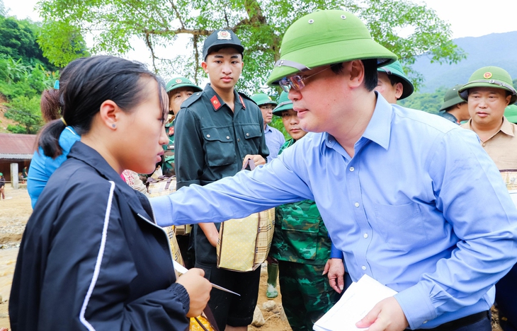 ‘Không để người dân thiếu ăn, thiếu chỗ ngủ’ sau lũ quét - Ảnh 1.