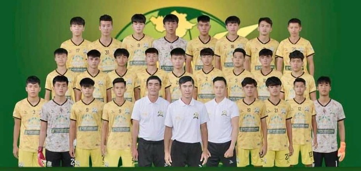 Tân binh Kon Tum học theo mô hình của bầu Đức - Ảnh 1.