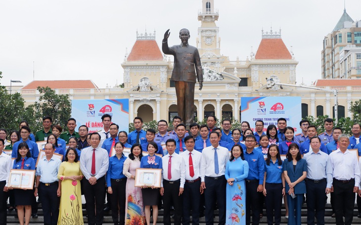 ‘Tạo điều kiện thu hút cán bộ, công chức, viên chức trẻ gắn bó với cơ sở