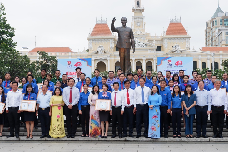 ‘Tạo điều kiện thu hút cán bộ, công chức, viên chức trẻ gắn bó với cơ sở - Ảnh 1.