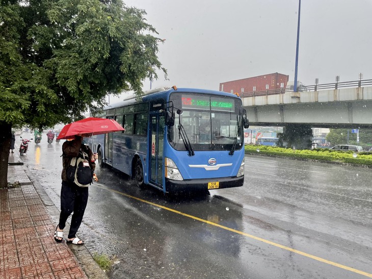 Thời tiết 9-10: Không khí lạnh mạnh gây mưa từ Bắc vào Nam - Ảnh 1.