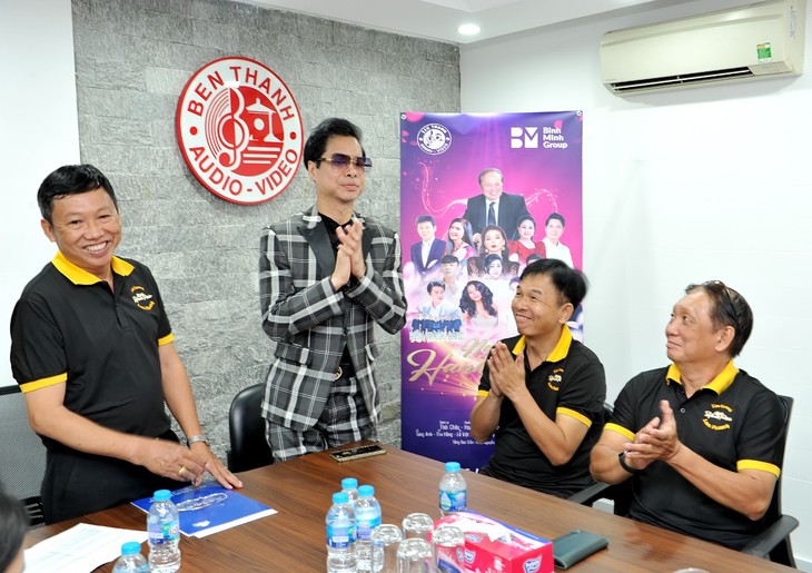 Ngọc Sơn phá lệ không tổ chức sinh nhật để hát tưởng nhớ nhạc sĩ Lam Phương - Ảnh 1. Ngọc Sơn phá lệ không tổ chức sinh nhật để hát tưởng nhớ nhạc sĩ Lam Phương - Ảnh 1.