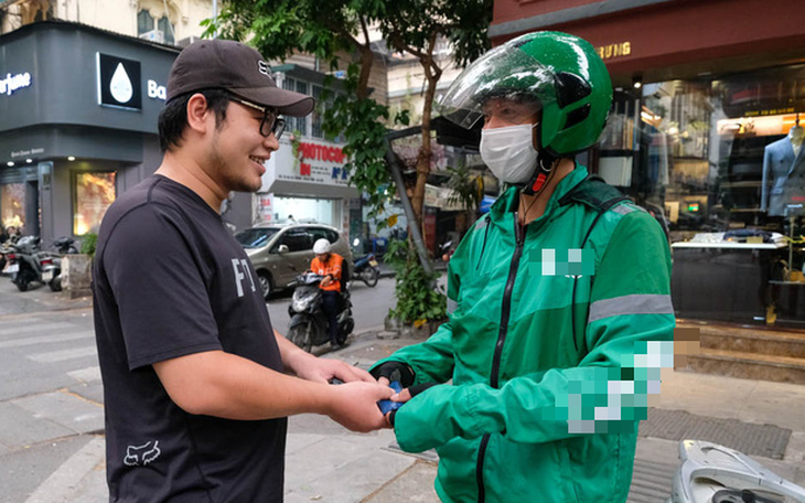 Lao động trình độ cao đi làm shipper có đáng lo ngại?