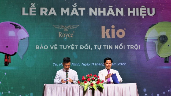 Tập đoàn quốc tế Á Châu ra mắt nhãn hiệu nón bảo hiểm Royce® , Kio® - Ảnh 2. Tập đoàn quốc tế Á Châu ra mắt nhãn hiệu nón bảo hiểm Royce® , Kio® - Ảnh 2.