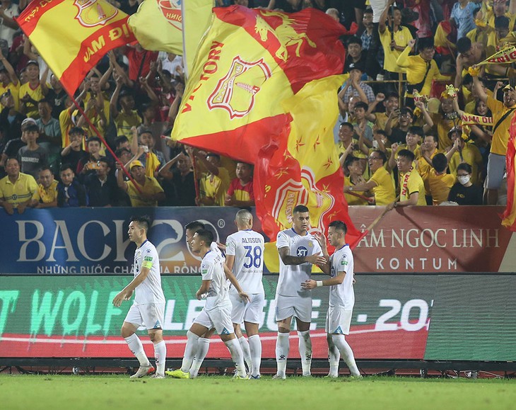 V-League tôn vinh giá trị... ngược - Ảnh 2.