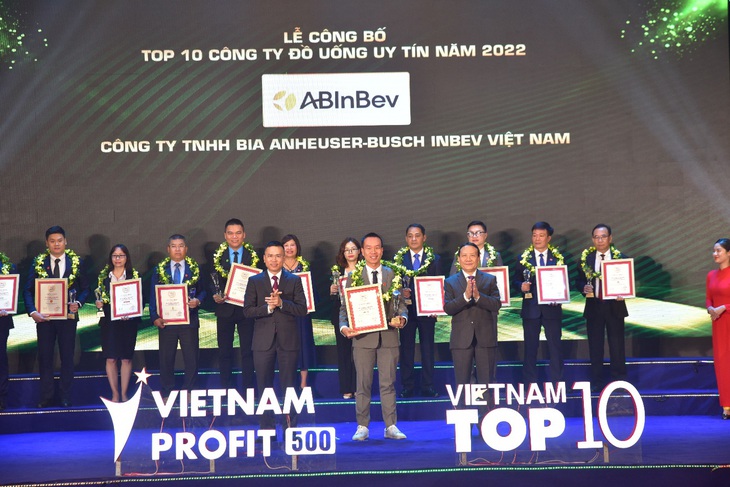 ABInBev ba năm liên tiếp lọt Top 10 Công ty đồ uống uy tín năm 2022 - Ảnh 1. ABInBev ba năm liên tiếp lọt Top 10 Công ty đồ uống uy tín năm 2022 - Ảnh 1.