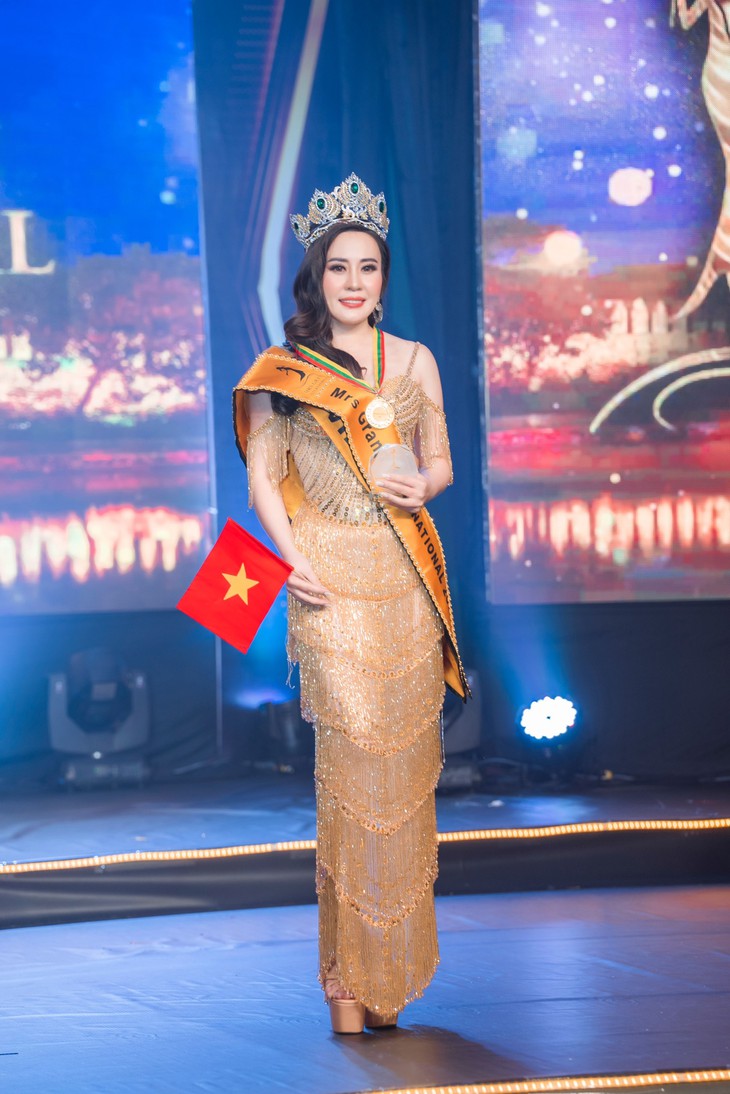 Diễn viên Về nhà đi con lộng lẫy đăng quang Mrs Grand International 2022 - Ảnh 2.