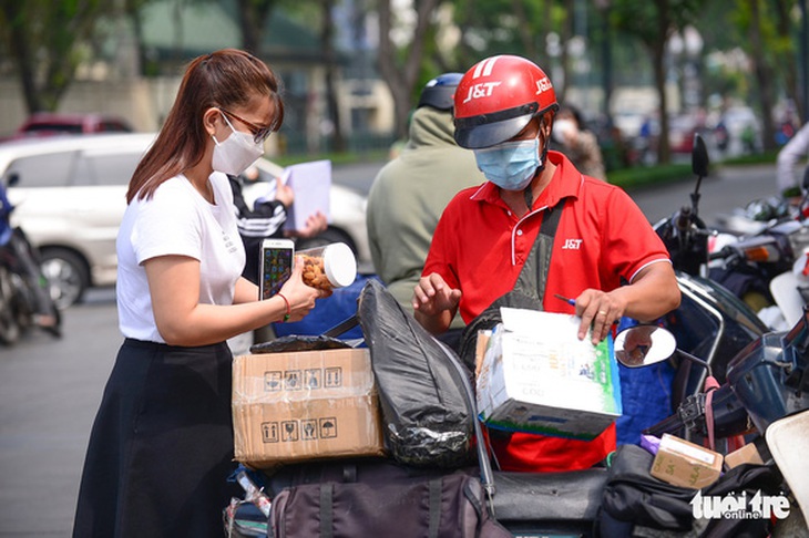 Chuyển hàng từ Trung Quốc nhanh và rẻ: Tại sao người ta làm được mà Việt Nam lại không? - Ảnh 1.