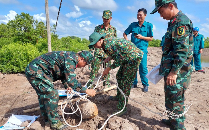 Phát hiện quả bom 112kg còn ngòi nổ