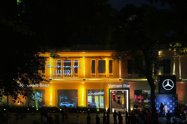 Showroom Mercedes-Benz độc đáo bậc nhất Đông Nam Á ra mắt tại Hà Nội - Ảnh 3. Showroom Mercedes-Benz độc đáo bậc nhất Đông Nam Á ra mắt tại Hà Nội - Ảnh 3.