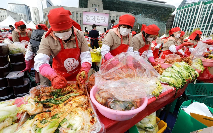 Kim chi ngoại 'át' kim chi nội, món ăn quốc hồn quốc túy của Hàn Quốc chật vật ngay trên sân nhà - Ảnh 5.