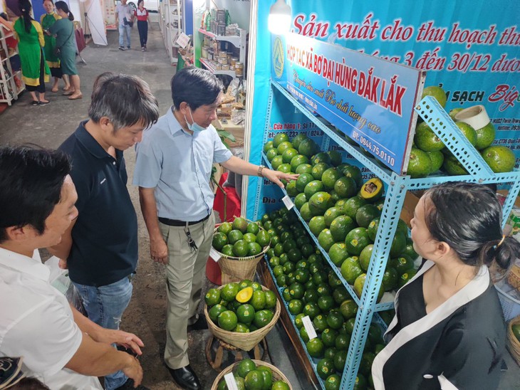 Người dân TP.HCM kéo nhau đi ‘săn nem chả Long An, hải sản khô Sóc Trăng - Ảnh 4. Người dân TP.HCM kéo nhau đi ‘săn nem chả Long An, hải sản khô Sóc Trăng - Ảnh 4.