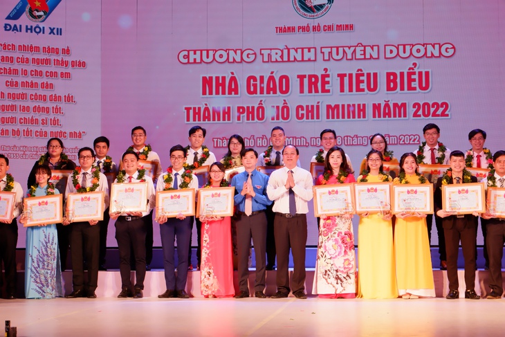 Vinh danh 244 ‘Nhà giáo trẻ tiêu biểu’ TP.HCM năm 2022 - Ảnh 1.