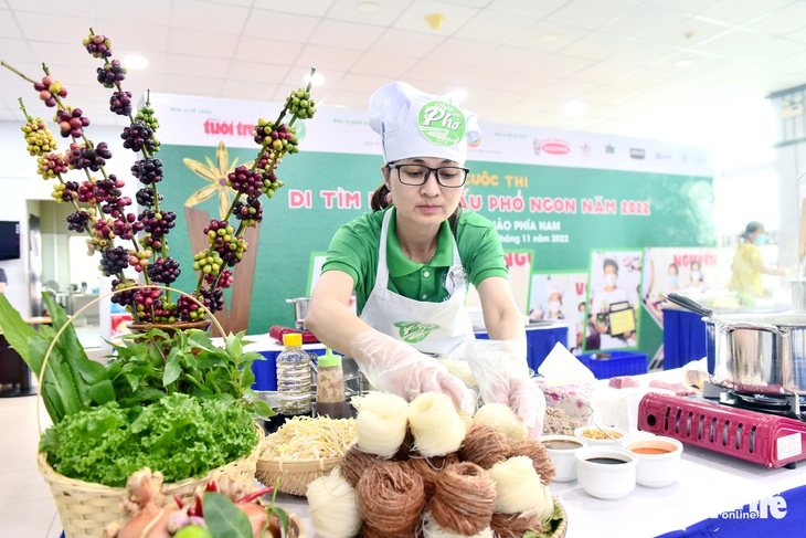 Thi nấu phở ngon để đưa hương phở bay xa - Ảnh 2. Thi nấu phở ngon để đưa hương phở bay xa - Ảnh 2.
