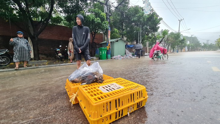 Thời tiết 22-11: Nam Bộ nhiều mây, nhiều nơi có mưa, các tỉnh miền Trung mưa rất to - Ảnh 1.