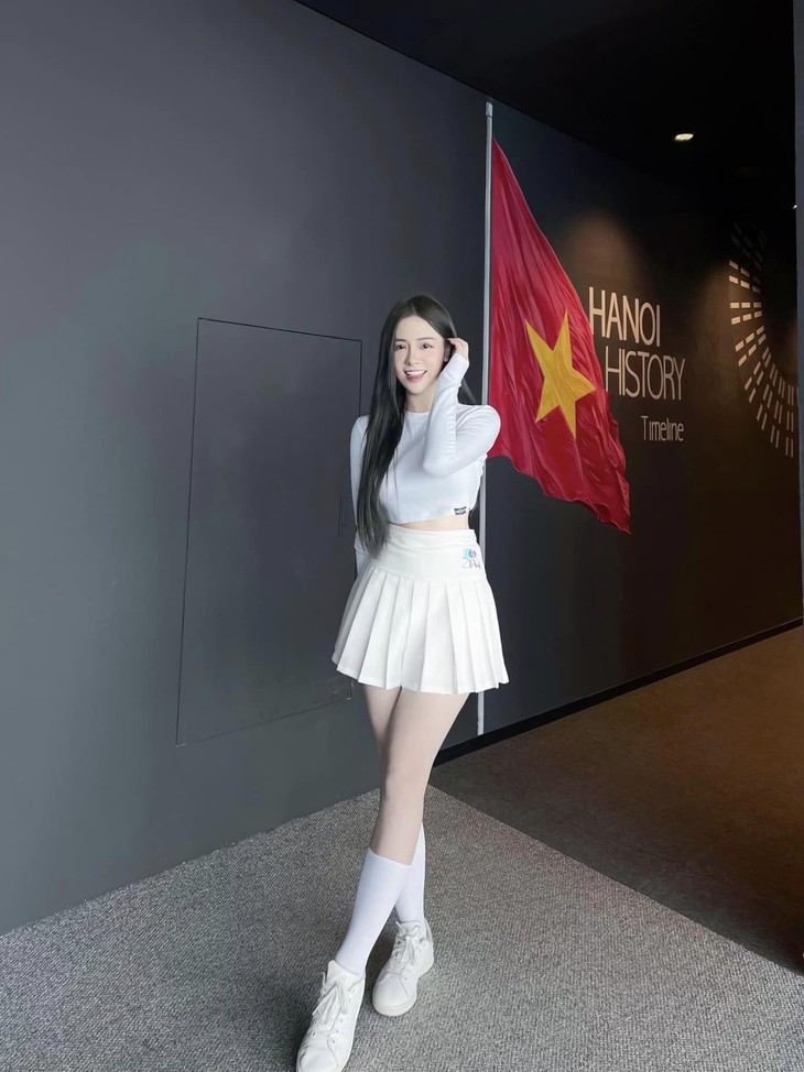 Nhan sắc hot girl nhầm Chelsea đá World Cup 2022 trên sóng VTV - Ảnh 4.