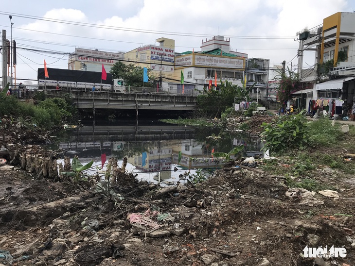 Mất ăn mất ngủ vì nước cống thối chực chờ tràn ngập khắp nhà - Ảnh 4. Mất ăn mất ngủ vì nước cống thối chực chờ tràn ngập khắp nhà - Ảnh 4.