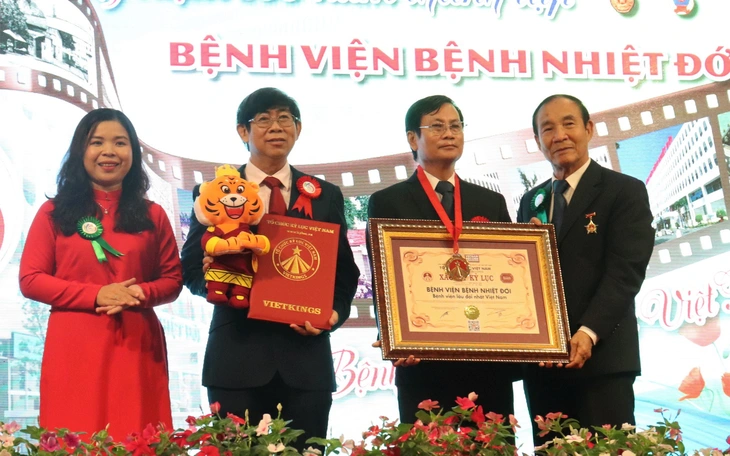 Bệnh viện cổ nhất Việt Nam đón nhận huân chương lao động hạng nhất  - Ảnh 6.