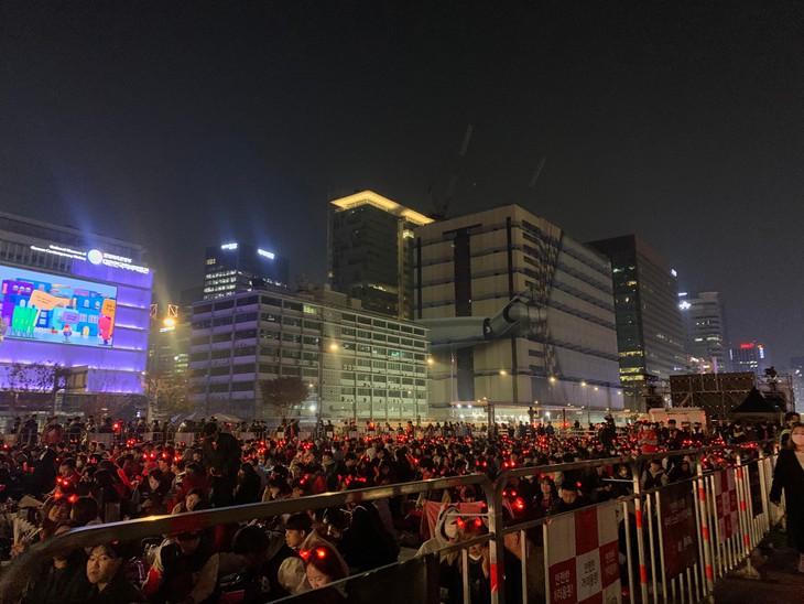 Xem bóng đá cùng người Hàn trên quảng trường lớn ở Seoul - Ảnh 3. Xem bóng đá cùng người Hàn trên quảng trường lớn ở Seoul - Ảnh 3.