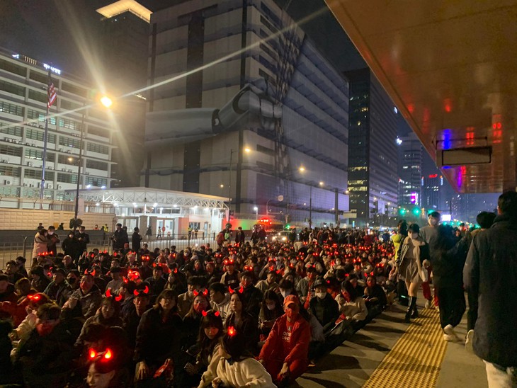 Xem bóng đá cùng người Hàn trên quảng trường lớn ở Seoul - Ảnh 6. Xem bóng đá cùng người Hàn trên quảng trường lớn ở Seoul - Ảnh 6.