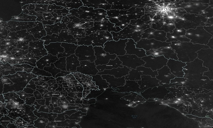 Ukraine tối om sau những trận không kích của Nga - Ảnh 1.