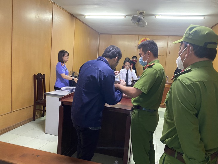 Chuyển tiền của công ty cho vợ, một người nước ngoài lãnh 15 năm tù - Ảnh 1. Chuyển tiền của công ty cho vợ, một người nước ngoài lãnh 15 năm tù - Ảnh 1.