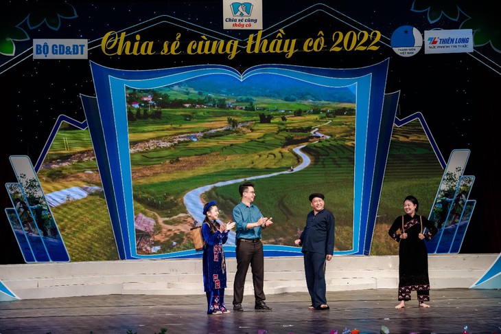 ‘Chia sẻ cùng thầy cô’ năm 2022: Vinh danh nhà giáo để gìn giữ truyền thống tôn sư trọng đạo - Ảnh 3.