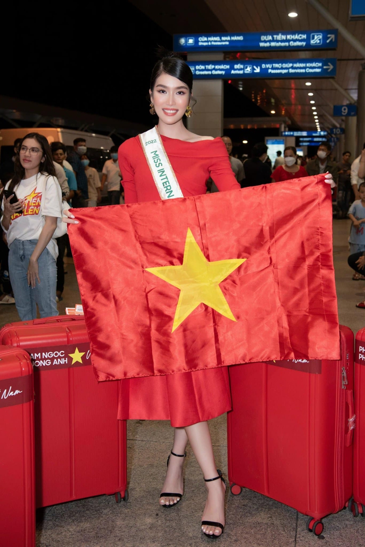 8 hoa hậu, á hậu tiễn Phương Anh lên đường dự thi Miss International 2022 - Ảnh 2.