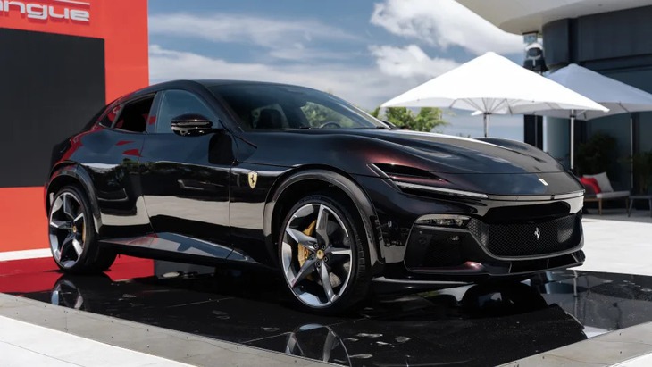 Vừa ra mắt, SUV đầu tiên của Ferrari đã ngừng nhận đơn hàng vì quá hot - Ảnh 1.