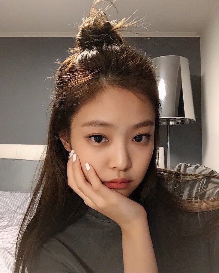 Jennie (BLACKPINK) tiết lộ món đồ ăn luôn mang theo trong túi xách - Ảnh 2.