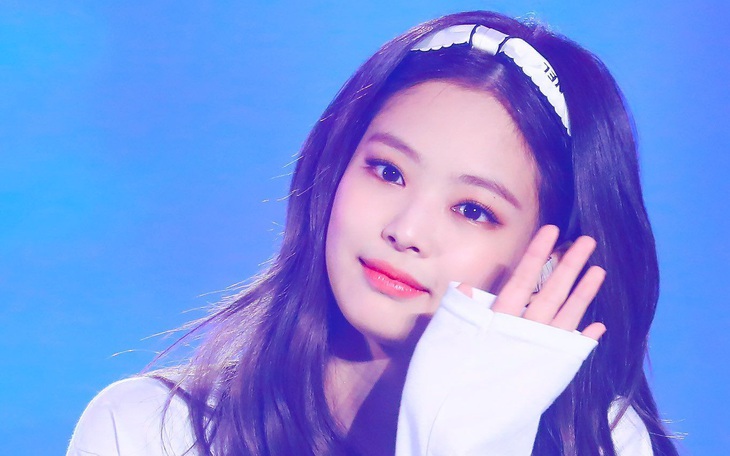 Jennie (BLACKPINK) tiết lộ món đồ ăn luôn mang theo trong túi xách