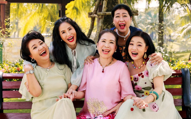 Thêm lạc quan, yêu đời cùng Kim Xuân và ‘hội chị em’ của sitcom ‘Thanh xuân mãi cháy’