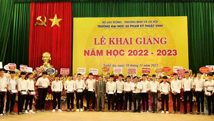 Toyota trao tặng 200 suất học bổng hỗ trợ sinh viên ngành kỹ thuật và âm nhạc 2022 - Ảnh 1. Toyota trao tặng 200 suất học bổng hỗ trợ sinh viên ngành kỹ thuật và âm nhạc 2022 - Ảnh 1.