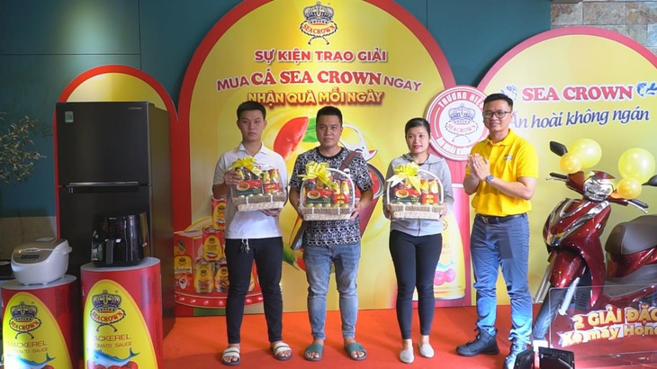 Nautilus Food trao giải cho chương trình ’Mua cá Sea Crown ngay, nhận quà mỗi ngày’ - Ảnh 3. Nautilus Food trao giải cho chương trình ’Mua cá Sea Crown ngay, nhận quà mỗi ngày’ - Ảnh 3.